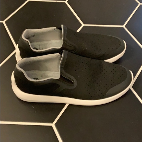 Men’s Clark’s slip-ons - Picture 2 of 3